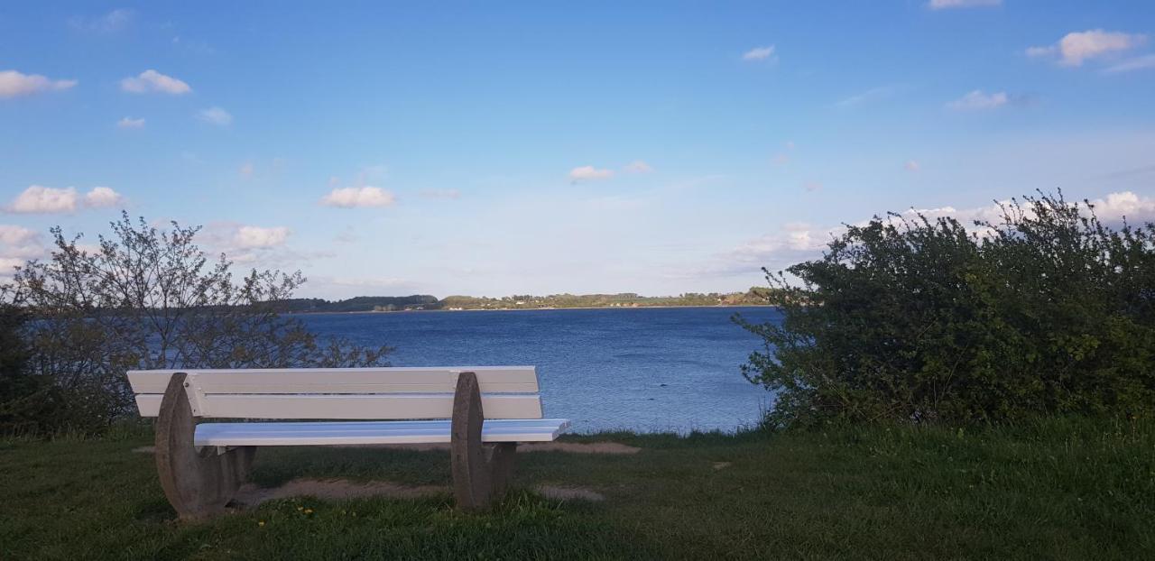 Gemütliche Ferienunterkunft direkt am Meer Holnis Exterior foto